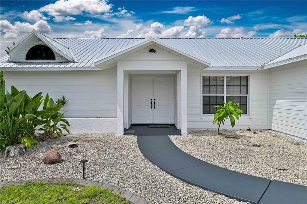 Image 13 of property listing at 1106 SE 23rd PL, Cape Coral, FL 33990