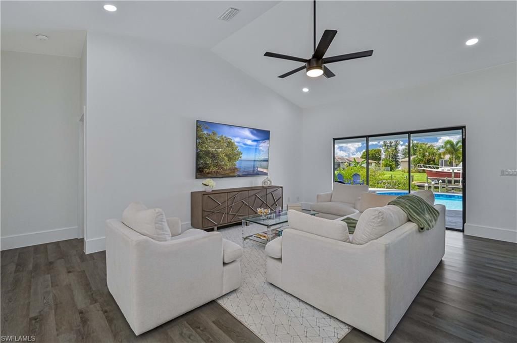 Image 14 of property listing at 1106 SE 23rd PL, Cape Coral, FL 33990