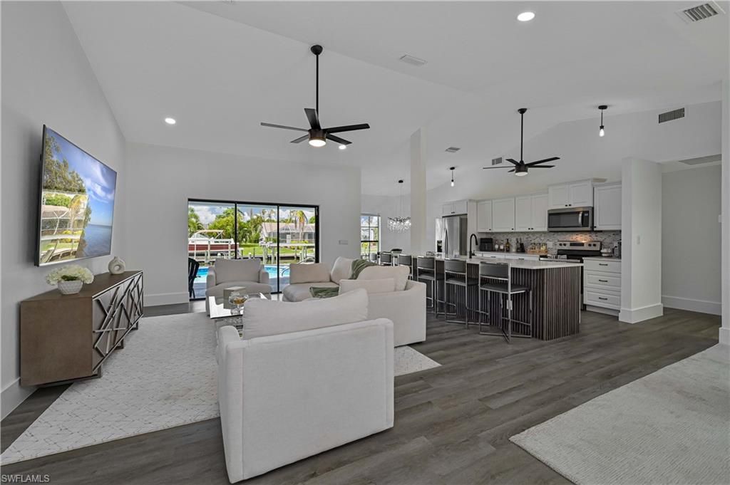 Image 15 of property listing at 1106 SE 23rd PL, Cape Coral, FL 33990