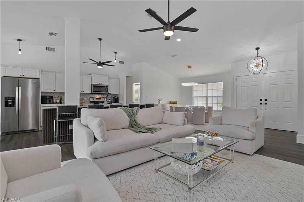 Image 16 of property listing at 1106 SE 23rd PL, Cape Coral, FL 33990