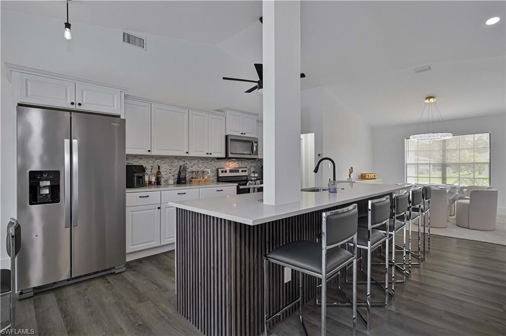 Image 18 of property listing at 1106 SE 23rd PL, Cape Coral, FL 33990