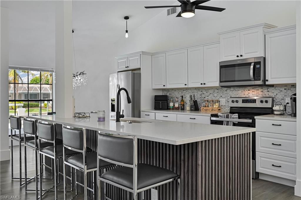Image 19 of property listing at 1106 SE 23rd PL, Cape Coral, FL 33990