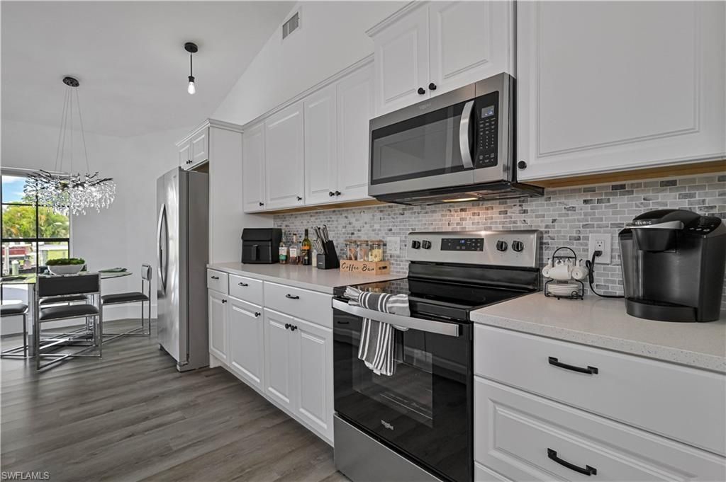 Image 21 of property listing at 1106 SE 23rd PL, Cape Coral, FL 33990