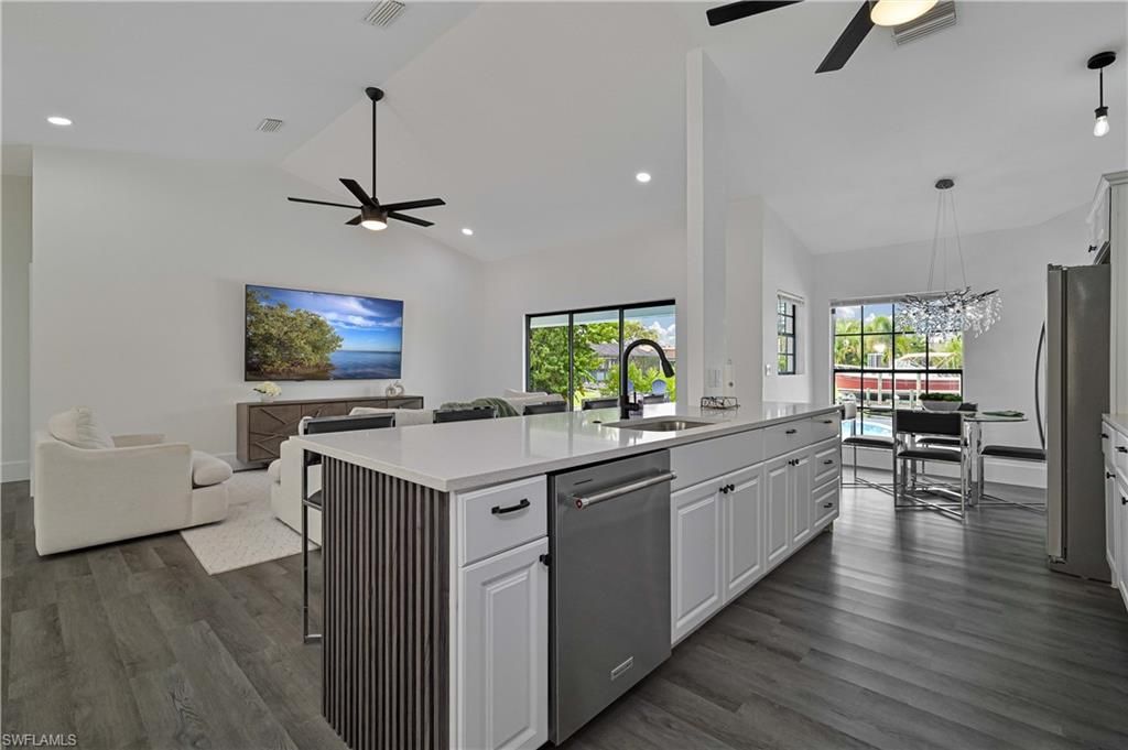 Image 22 of property listing at 1106 SE 23rd PL, Cape Coral, FL 33990