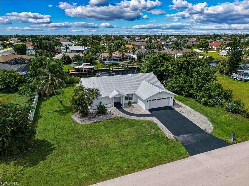 Image 3 of property listing at 1106 SE 23rd PL, Cape Coral, FL 33990