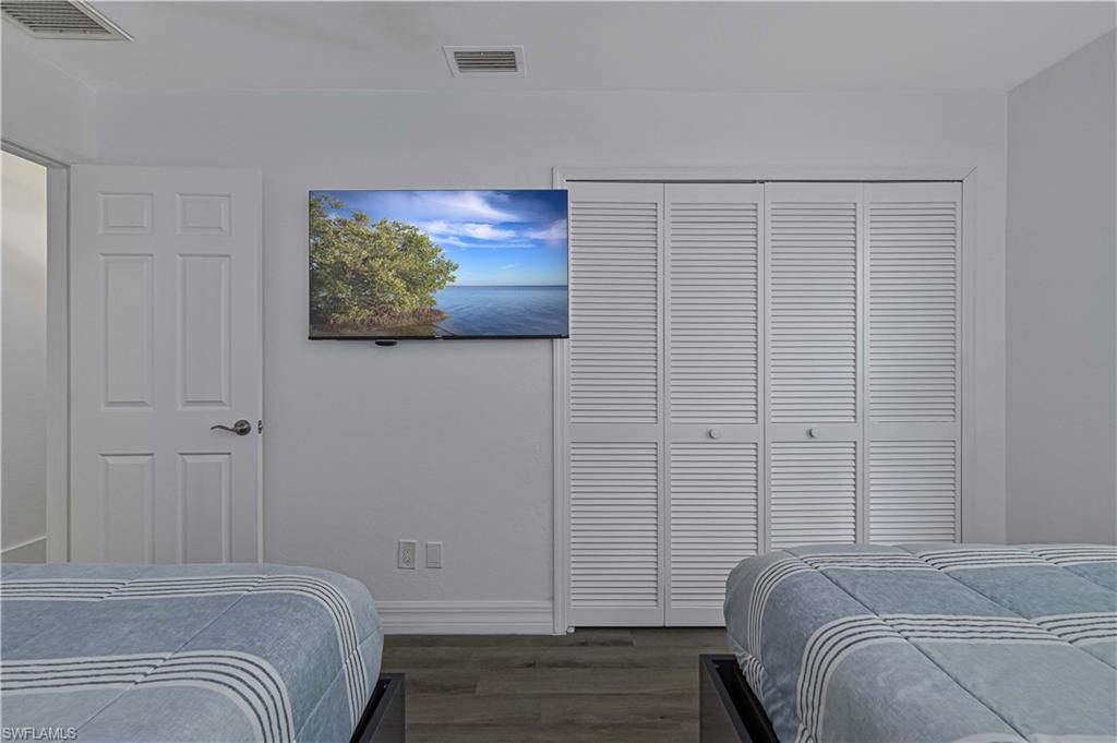 Image 33 of property listing at 1106 SE 23rd PL, Cape Coral, FL 33990