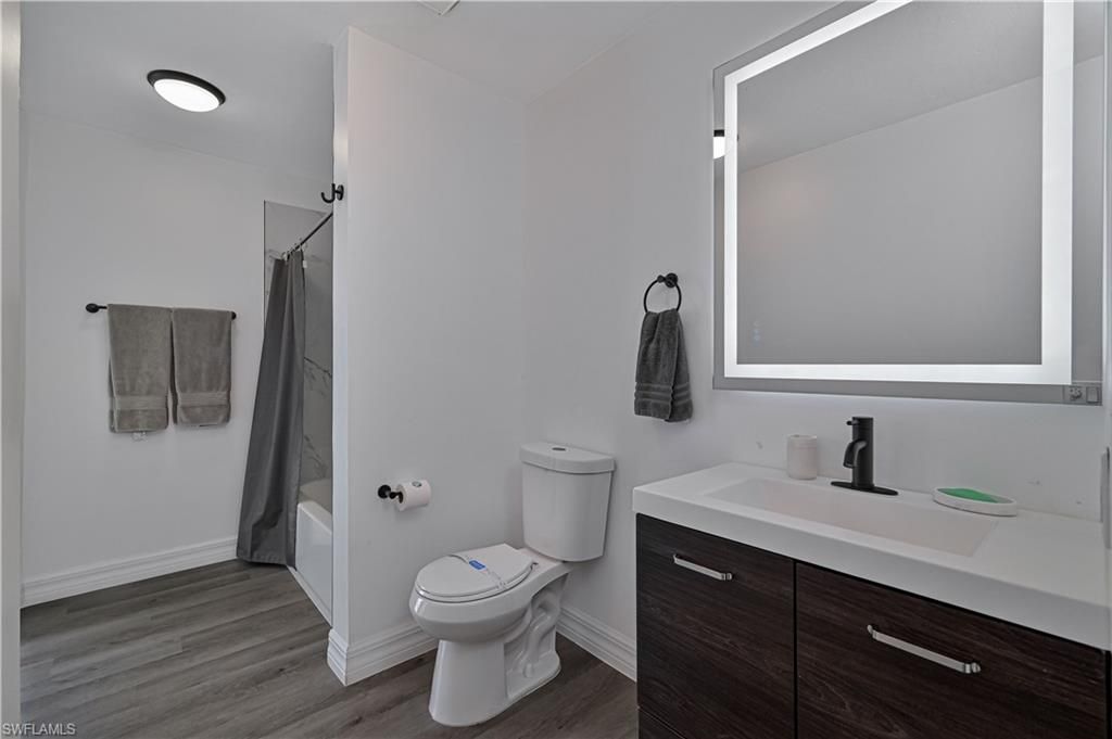 Image 34 of property listing at 1106 SE 23rd PL, Cape Coral, FL 33990