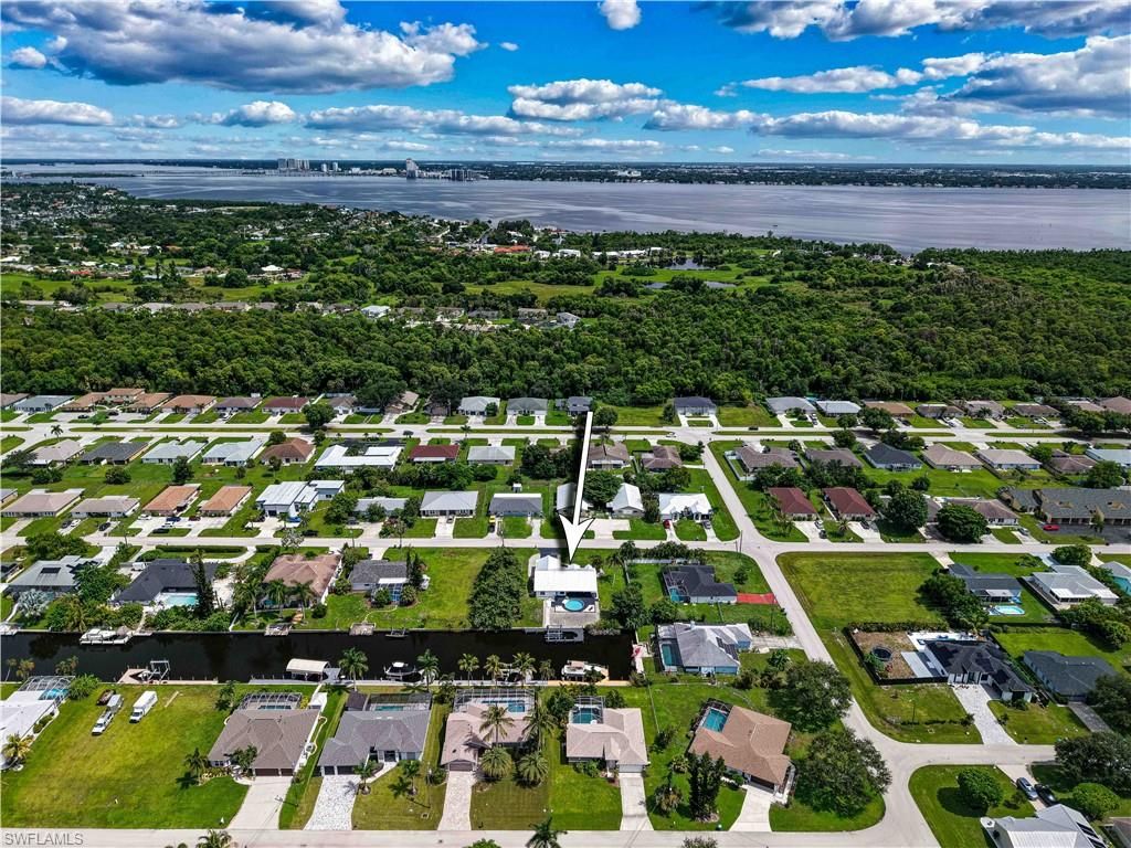 Image 6 of property listing at 1106 SE 23rd PL, Cape Coral, FL 33990
