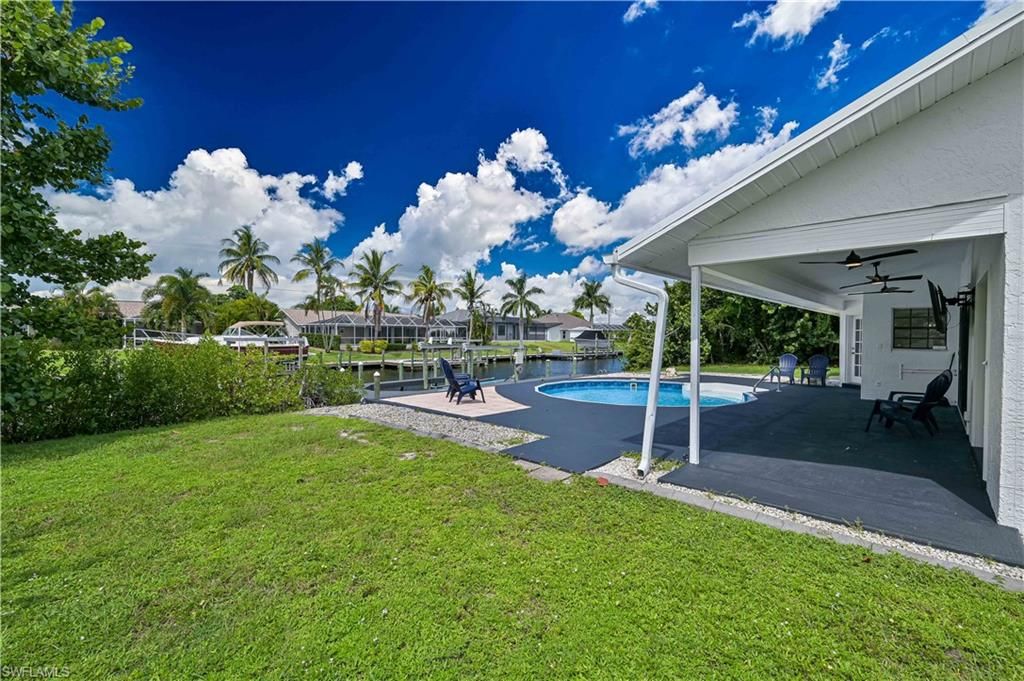 Image 8 of property listing at 1106 SE 23rd PL, Cape Coral, FL 33990