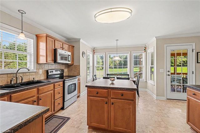 563 Garden Valley Drive, Winston-salem, NC 27107
