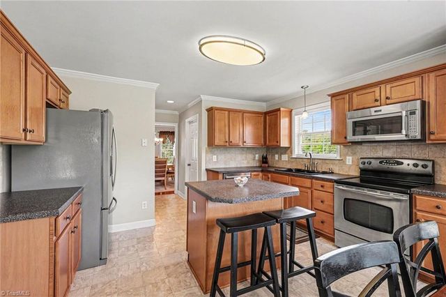 563 Garden Valley Drive, Winston-salem, NC 27107