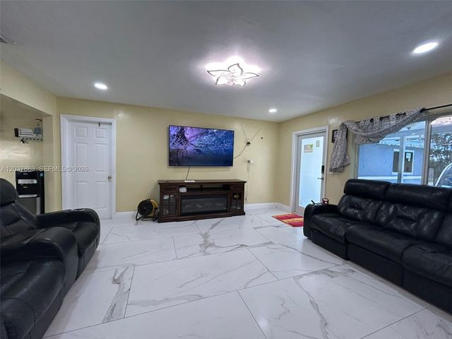 5157 NE 5th Avenue 1, Oakland Park, FL 33334