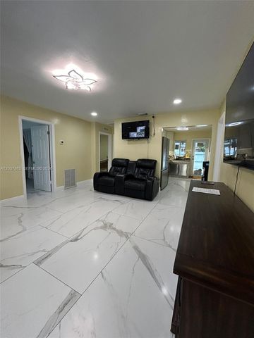5157 NE 5th Avenue 1, Oakland Park, FL 33334