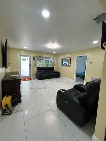 5157 NE 5th Avenue 1, Oakland Park, FL 33334