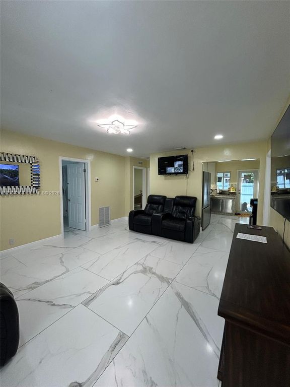 5157 NE 5th Avenue 1, Oakland Park, FL 33334