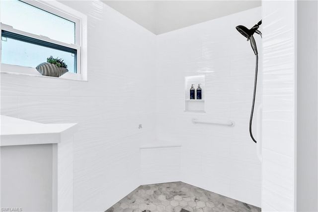 8654 Mustang DR 8, Naples, FL 34113