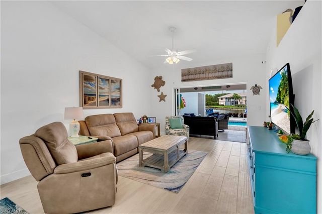 8654 Mustang DR 8, Naples, FL 34113