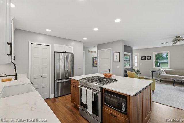 3315 Charlotte Drive, Brighton, MI 48114