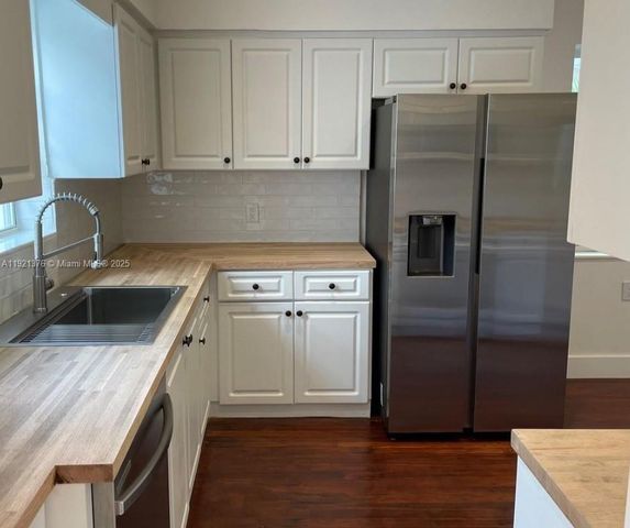 100 SW 30th Rd, Miami, FL 33129