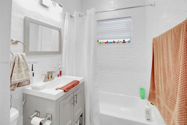 100 SW 30th Rd, Miami, FL 33129