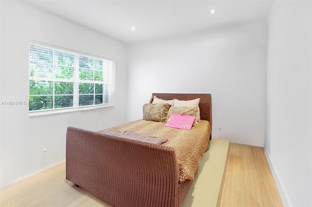 100 SW 30th Rd, Miami, FL 33129