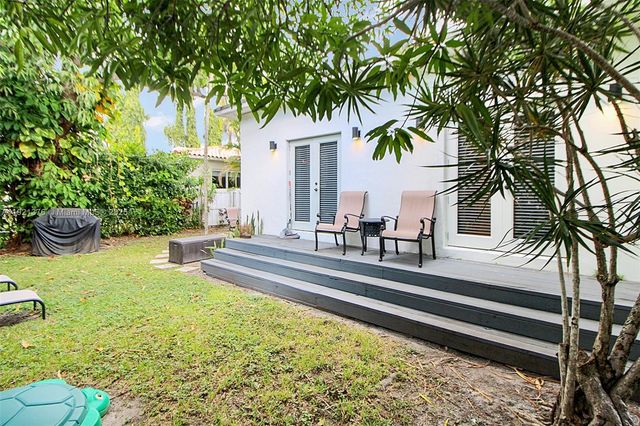 100 SW 30th Rd, Miami, FL 33129