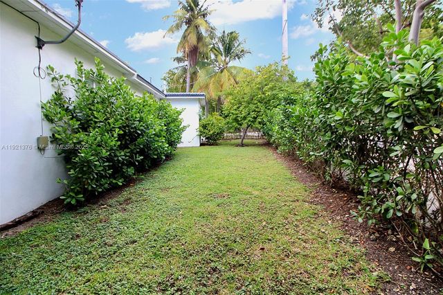 100 SW 30th Rd, Miami, FL 33129