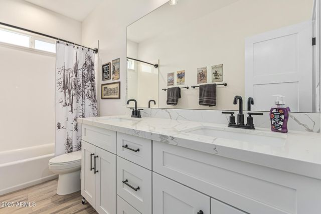 3925 W MOON DUST Trail, San Tan Valley, AZ 85144