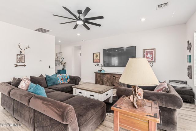 3925 W MOON DUST Trail, San Tan Valley, AZ 85144