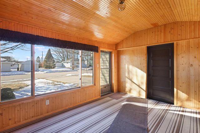 3504 Forest CIRCLE, Manitowoc, WI 54220