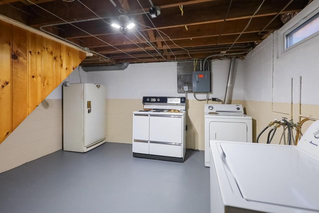 3504 Forest CIRCLE, Manitowoc, WI 54220