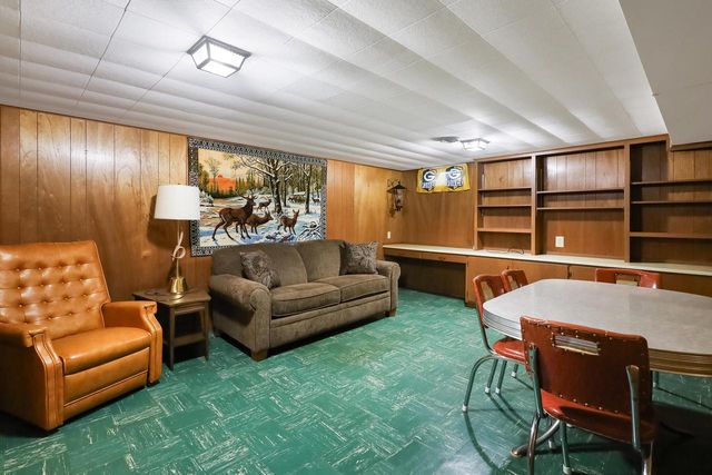 3504 Forest CIRCLE, Manitowoc, WI 54220