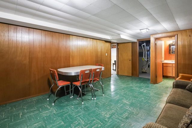 3504 Forest CIRCLE, Manitowoc, WI 54220