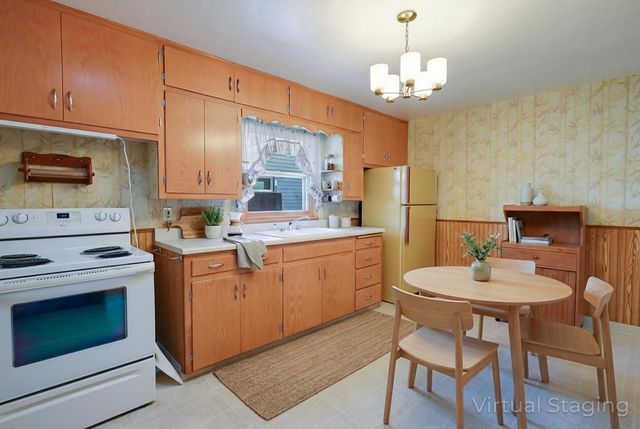 3504 Forest CIRCLE, Manitowoc, WI 54220