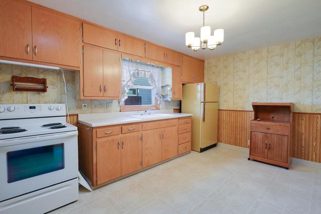 3504 Forest CIRCLE, Manitowoc, WI 54220