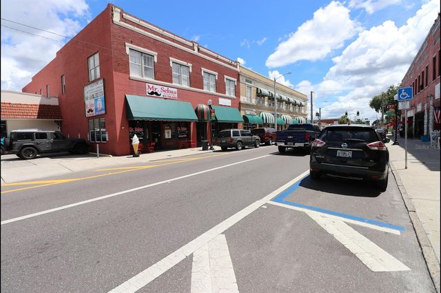 1325 E LAURA STREET, Plant City, FL 33563