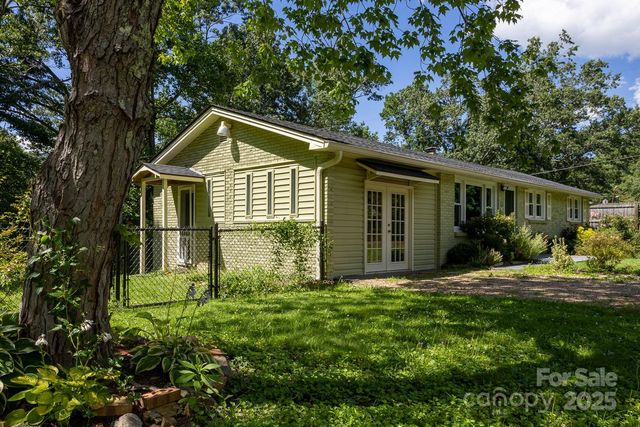 50 Taft Street, Black Mountain, NC 28711