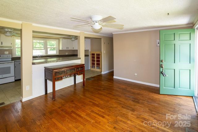 50 Taft Street, Black Mountain, NC 28711
