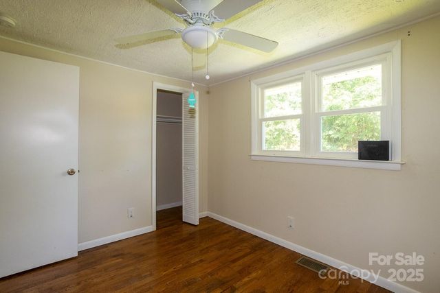 50 Taft Street, Black Mountain, NC 28711