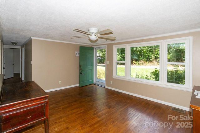 50 Taft Street, Black Mountain, NC 28711