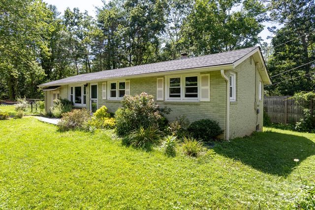 50 Taft Street, Black Mountain, NC 28711