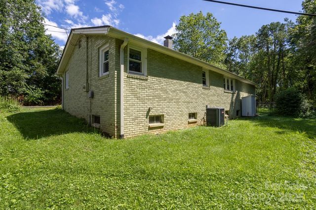 50 Taft Street, Black Mountain, NC 28711