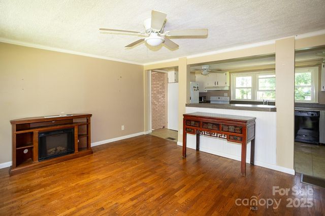 50 Taft Street, Black Mountain, NC 28711