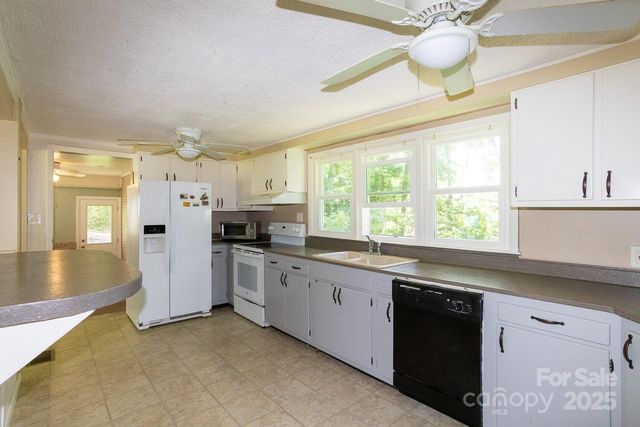 50 Taft Street, Black Mountain, NC 28711