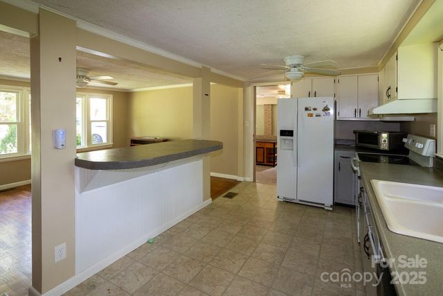 50 Taft Street, Black Mountain, NC 28711