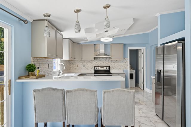 714 E Picasso Circle, Defuniak Springs, FL 32433