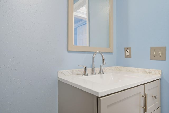 714 E Picasso Circle, Defuniak Springs, FL 32433