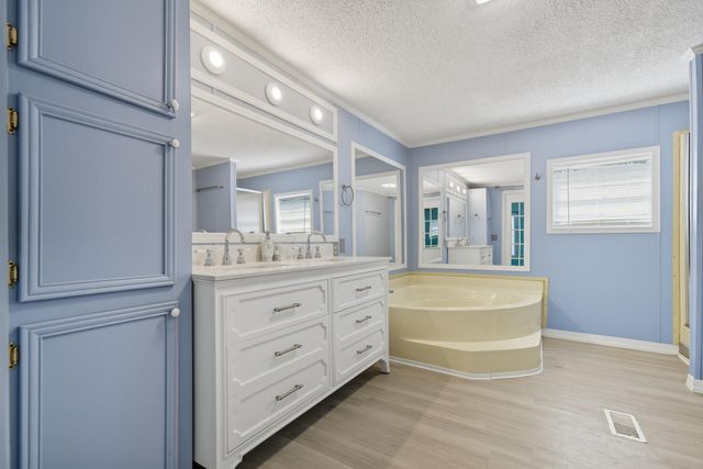 714 E Picasso Circle, Defuniak Springs, FL 32433