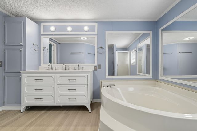 714 E Picasso Circle, Defuniak Springs, FL 32433