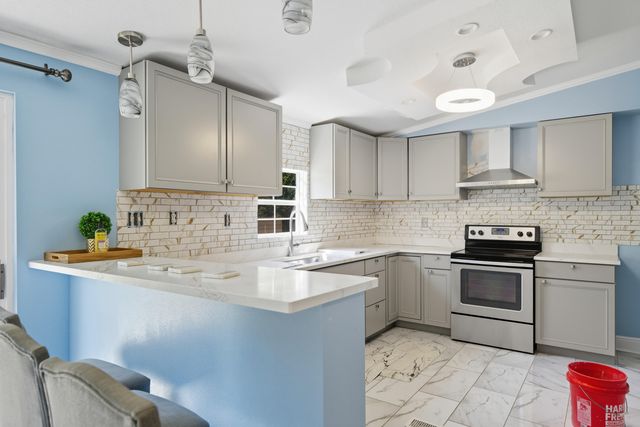 714 E Picasso Circle, Defuniak Springs, FL 32433